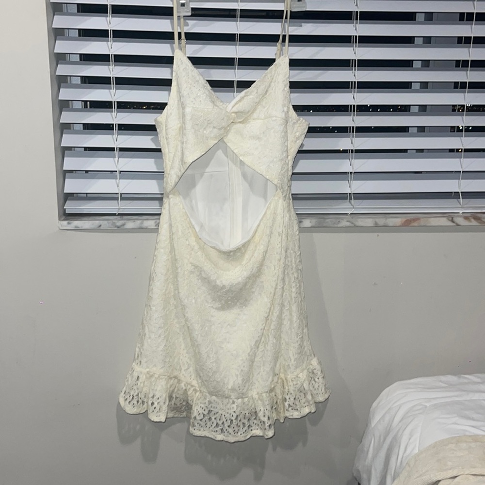OFF WHITE DETAIL CUTOUT DRESS
